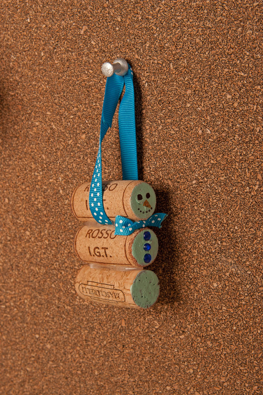 upcycled-wine-cork-snowman-ornament
