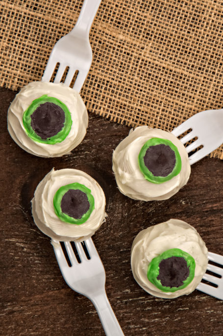 Eyeball Cake Pops