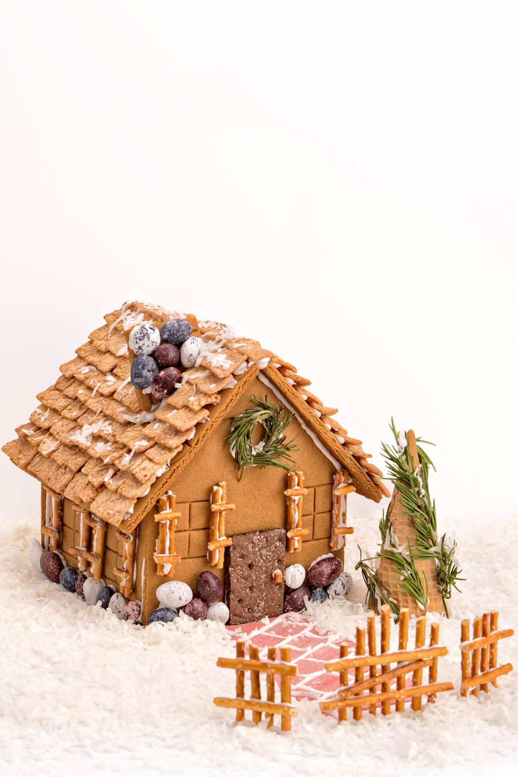 staging-a-gingerbread-house
