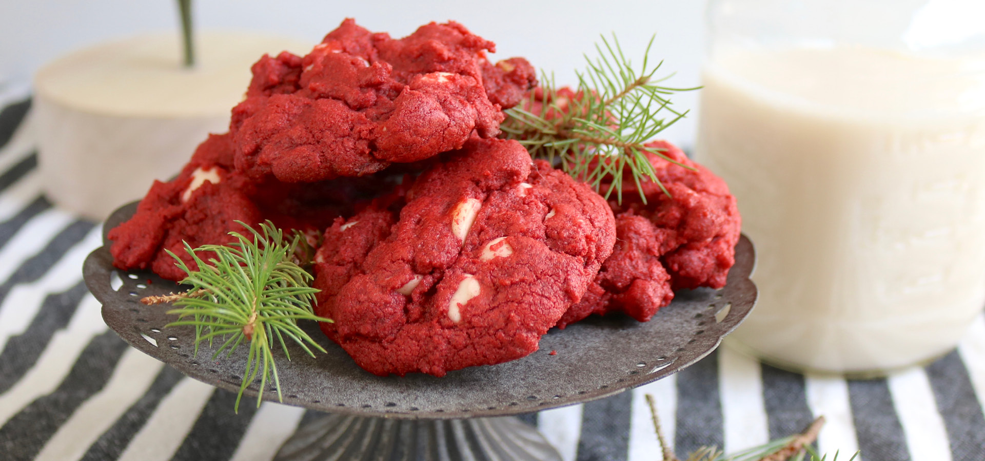 red-velvet-cookies