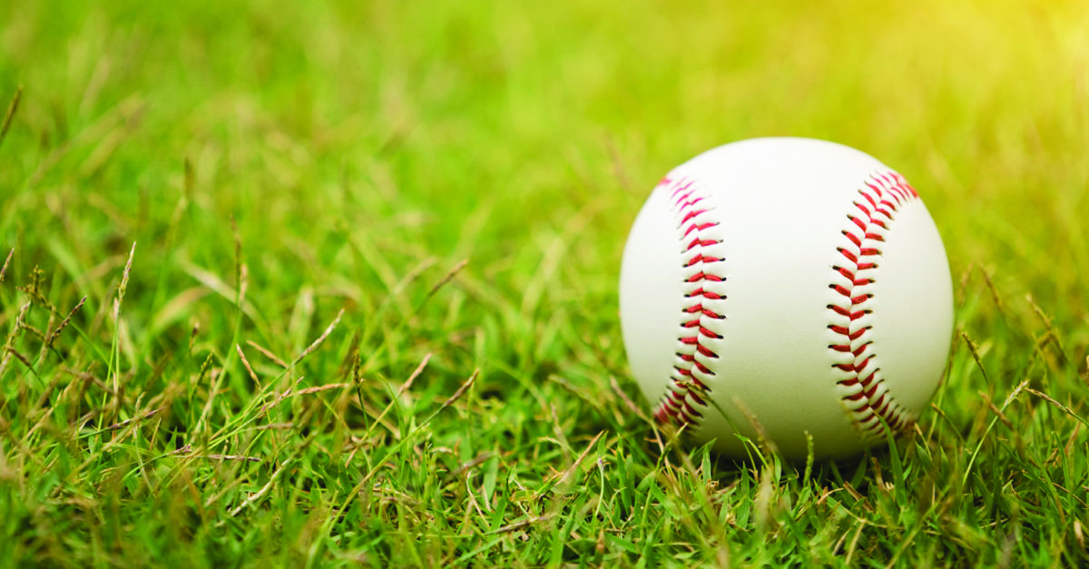 Спортивный закрыть. Baseball game. Какое из этих полей бейсбольное.