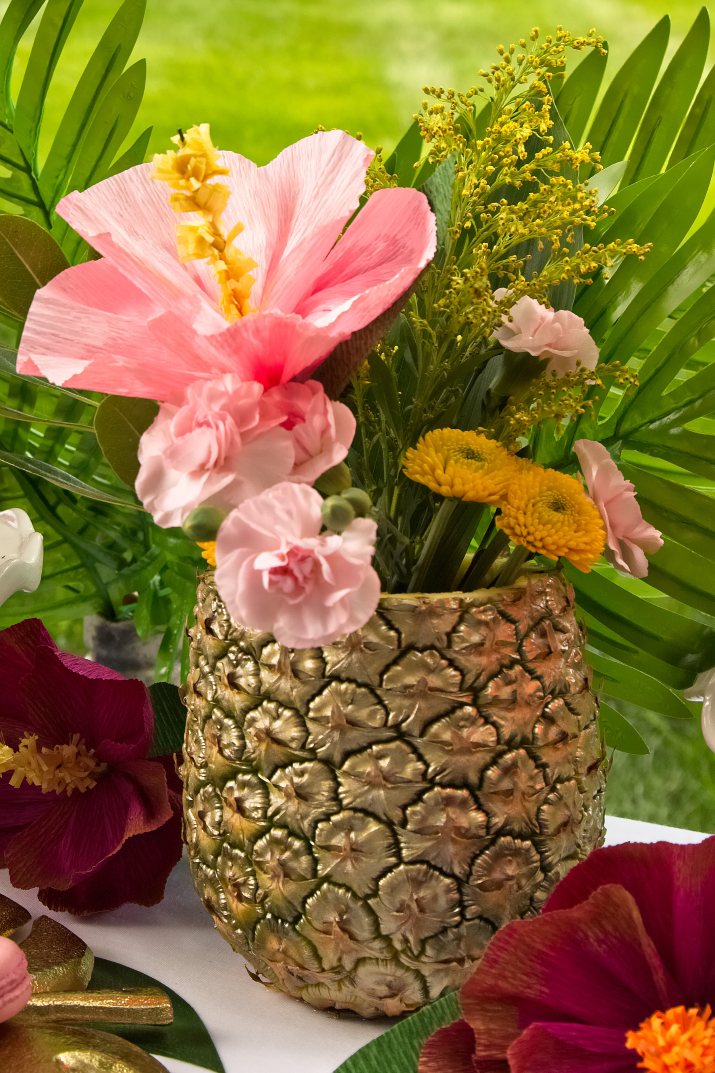 aloha-party-pineapple-party-centerpiece