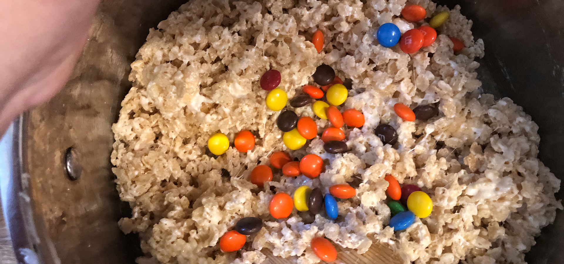 mix-the-candy-and-krispies
