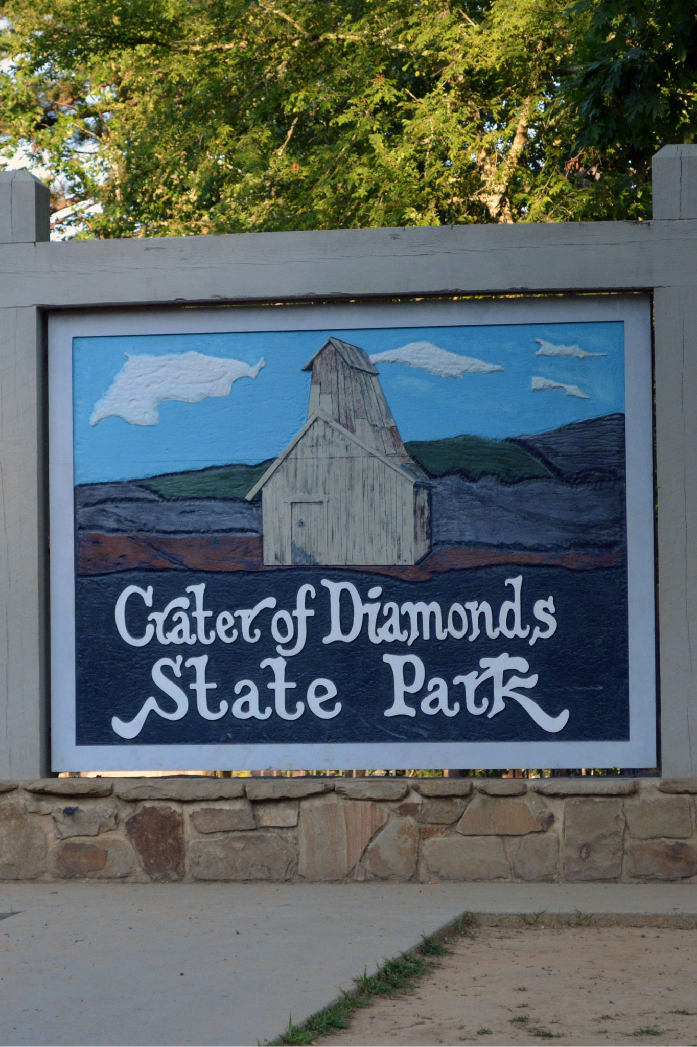 crater of diamonds sign